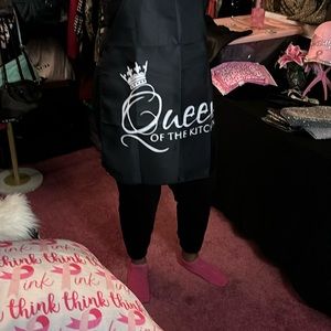 Queen Apron